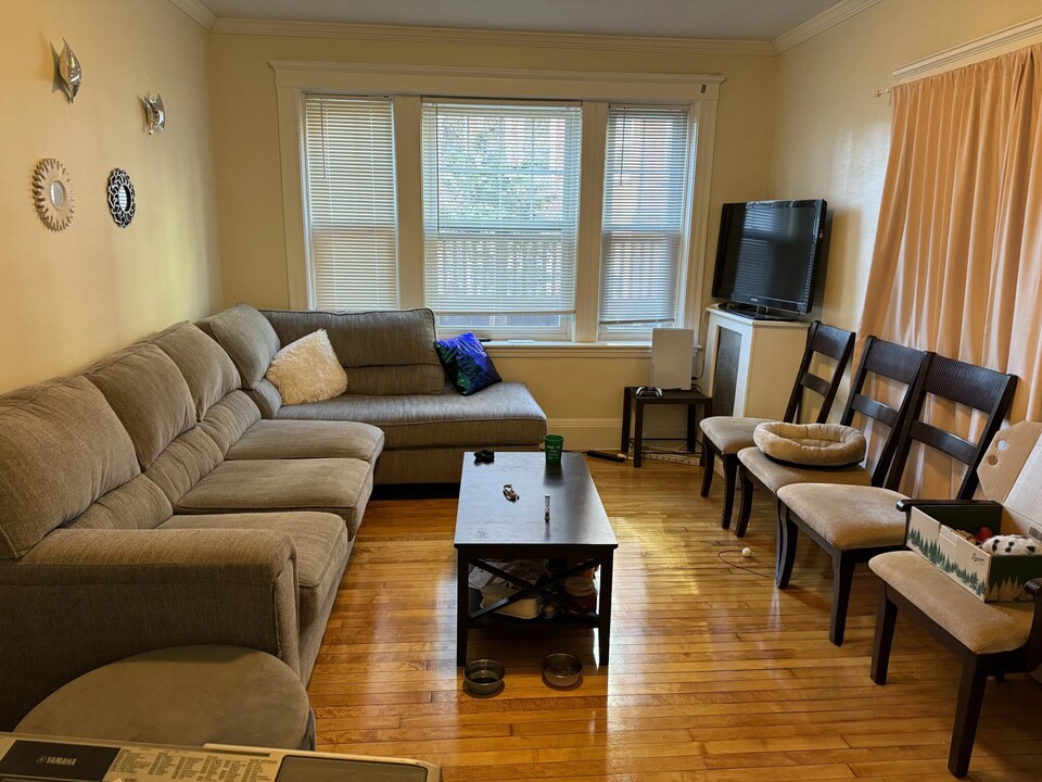 14 Centre St, Unit B in Cambridge, MA - Building Photo