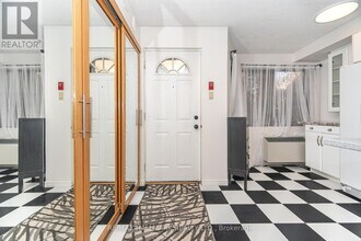 2112 Queen St E in Toronto, ON - Building Photo - Building Photo