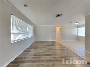 2166 Timber Ln in Clearwater, FL - Building Photo - Building Photo