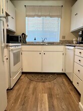 376 Catron Street North, Unit 1 in Monmouth, OR - Foto de edificio - Building Photo