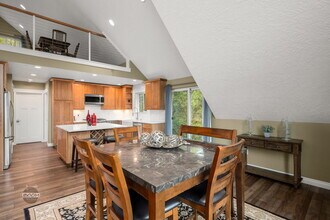 525 Wolf Dr in Anchorage, AK - Building Photo - Building Photo