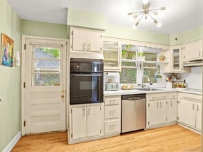 1035 Shore Acres Dr in Mamaroneck, NY - Building Photo - Building Photo