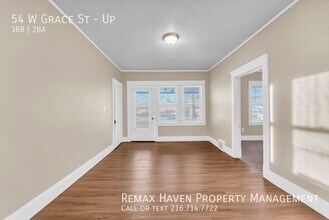 54 W Grace St in Bedford, OH - Foto de edificio - Building Photo