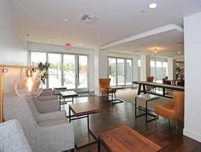 The Fifty Five Fifty in Los Angeles, CA - Foto de edificio - Interior Photo