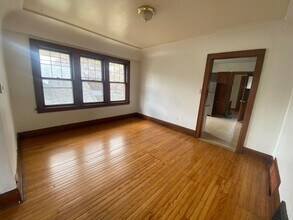 2259 N 72nd St in Wauwatosa, WI - Building Photo - Building Photo