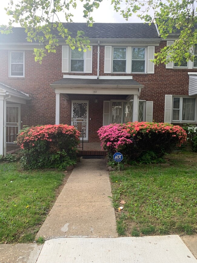 143 N Edgewood St in Baltimore, MD - Foto de edificio - Building Photo