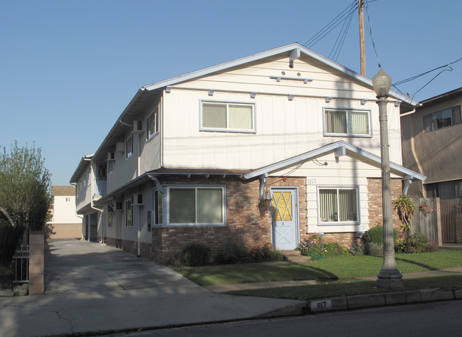 817 S Sierra Vista Ave in Alhambra, CA - Foto de edificio - Building Photo