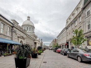 329 Notre Dame Rue E in Montréal, QC - Building Photo - Building Photo