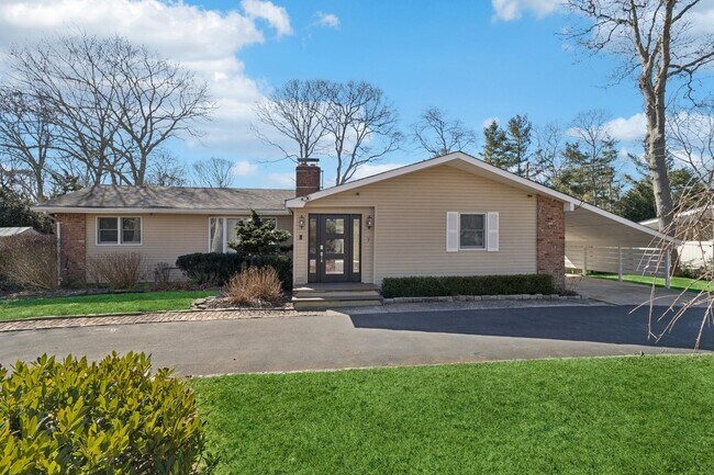 7 Homewood Dr in Hampton Bays, NY - Building Photo - Building Photo