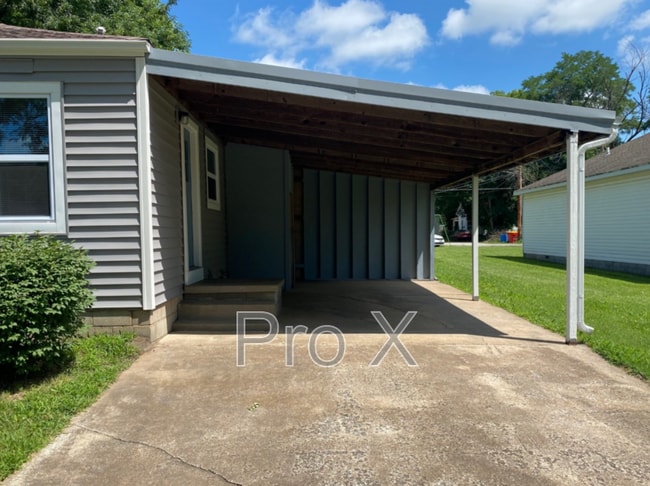 902 N Grand St in Pittsburg, KS - Building Photo - Building Photo