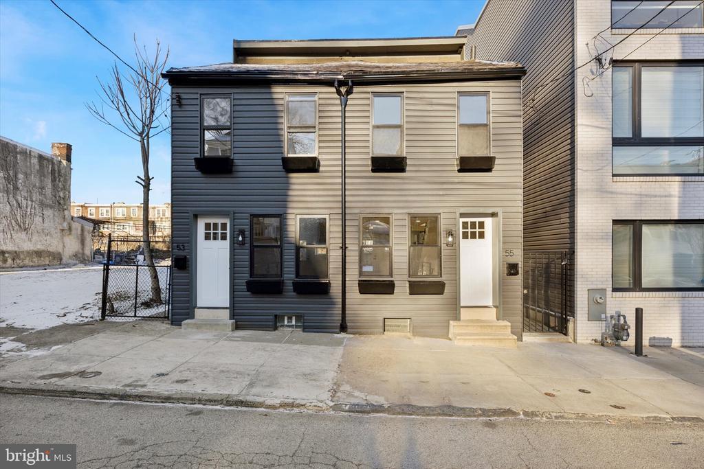 55 E Sharpnack St in Philadelphia, PA - Building Photo