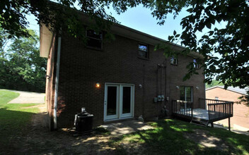 32 Kyles Ln in Fort Thomas, KY - Building Photo - Building Photo