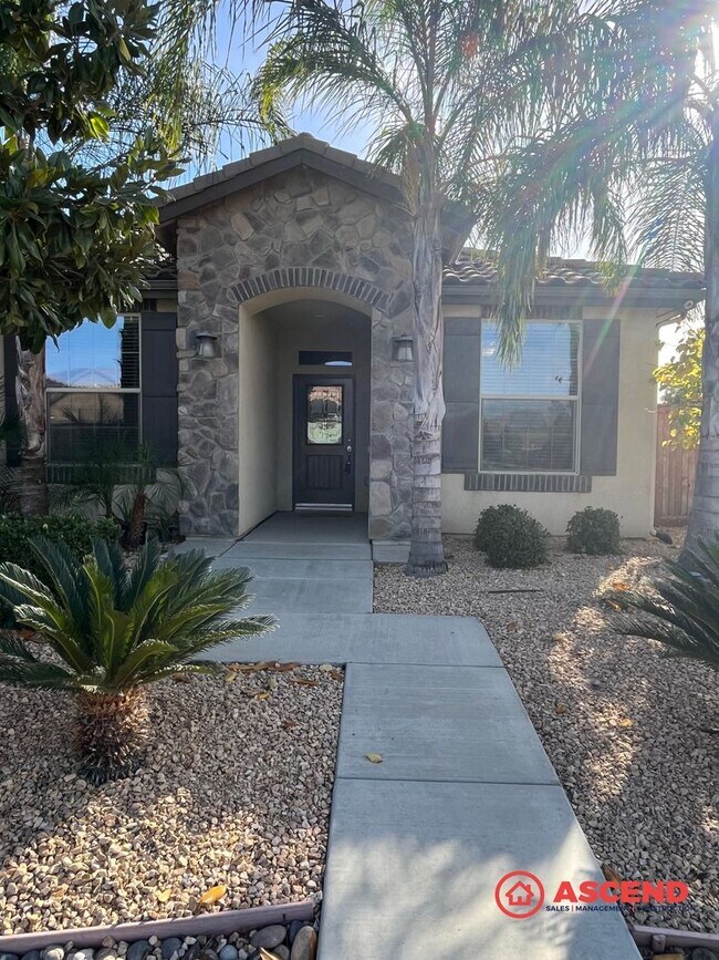 9501 Red Pine Dr in Shafter, CA - Building Photo - Building Photo