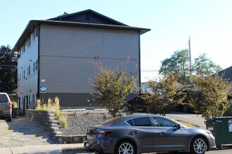2808 E Everett Ave in Spokane, WA - Foto de edificio - Building Photo
