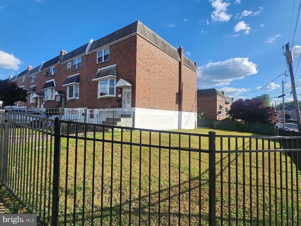 3800 Nedla Rd in Philadelphia, PA - Building Photo