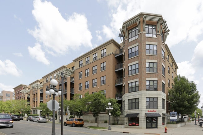 Sibley Court in St. Paul, MN - Foto de edificio - Building Photo