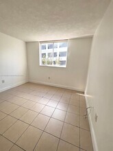 210 SW 11th St in Miami, FL - Building Photo - Building Photo