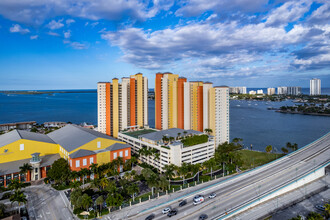 Marina Grande in Riviera Beach, FL - Foto de edificio - Building Photo