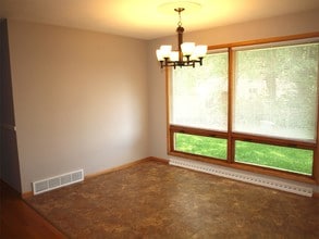 5551 Thunderbird Cir NW in Canton, OH - Building Photo - Building Photo