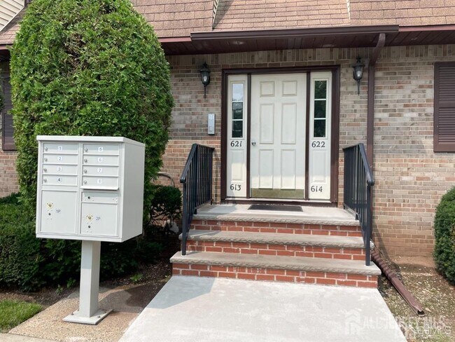 622 Orlando St in Edison, NJ - Building Photo - Building Photo