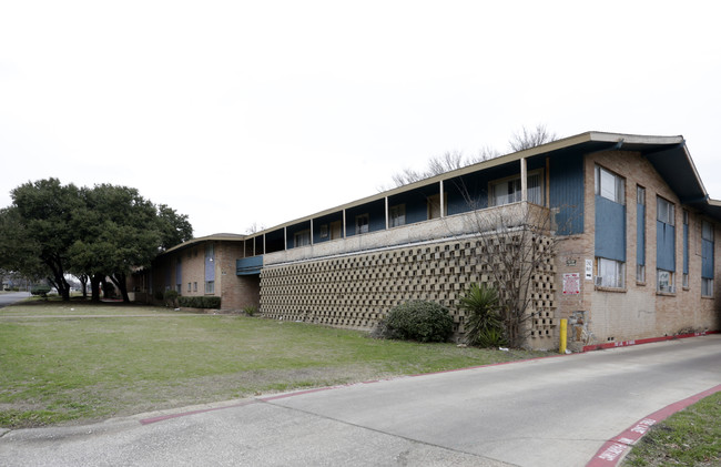 Bahia Apartments in Dallas, TX - Building Photo - Building Photo