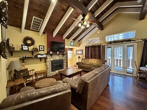 1723 High Meadows Ct in South Lake Tahoe, CA - Building Photo - Building Photo