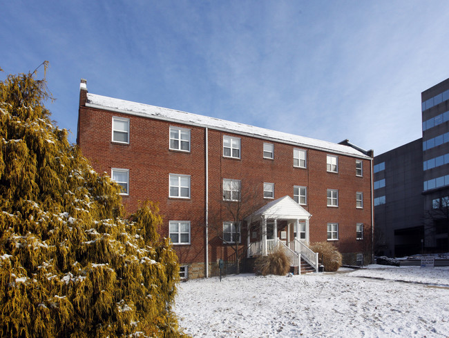 Towson Overlook Apartments in Towson, MD - Building Photo - Building Photo