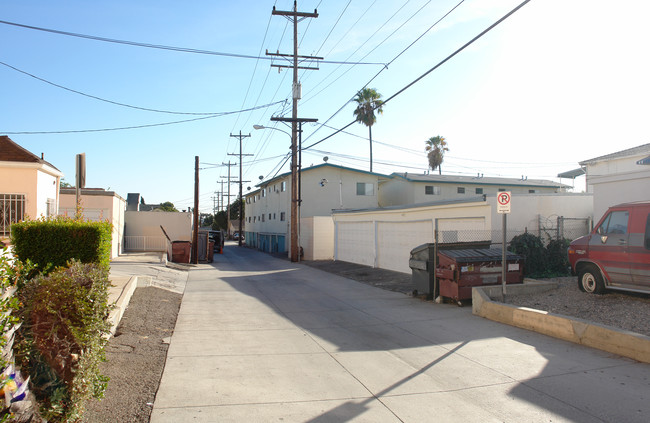 816 S Glendale Ave in Glendale, CA - Building Photo - Building Photo