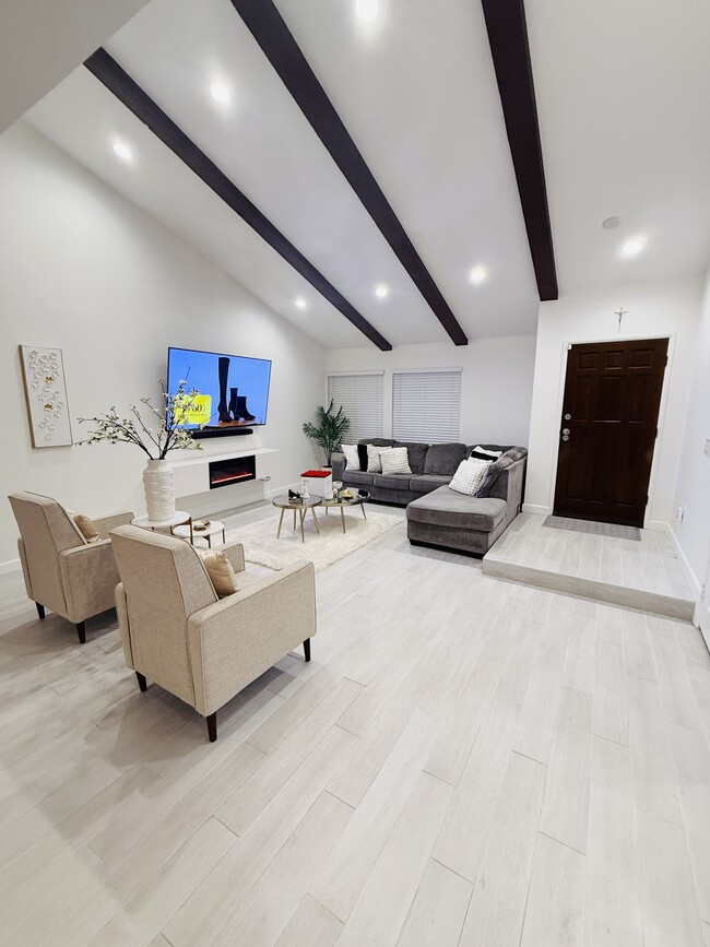 20746 Schoenborn St in Los Angeles, CA - Building Photo - Building Photo