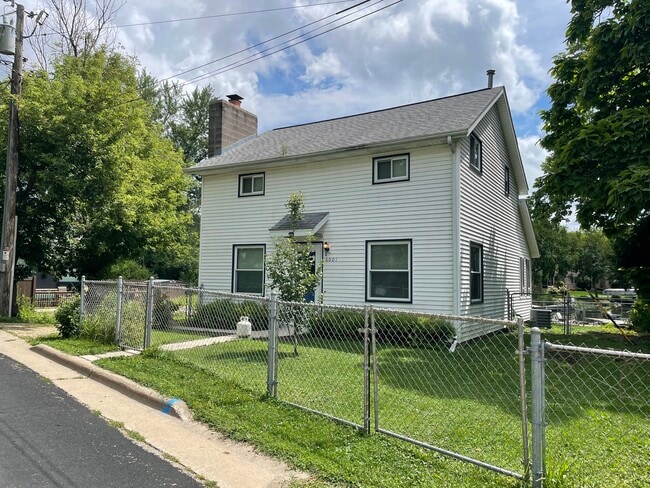 property at 6001 Lake Edge Rd