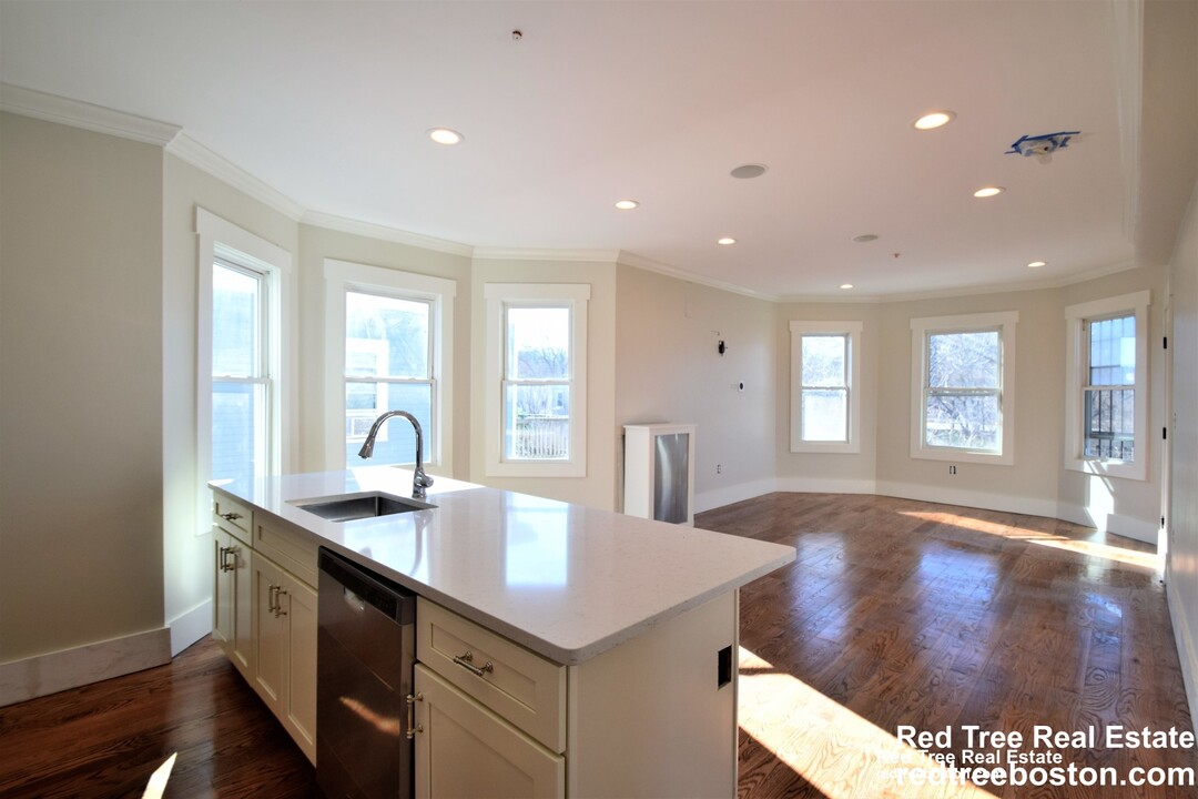 3916 Washington St, Unit 1 in Boston, MA - Building Photo