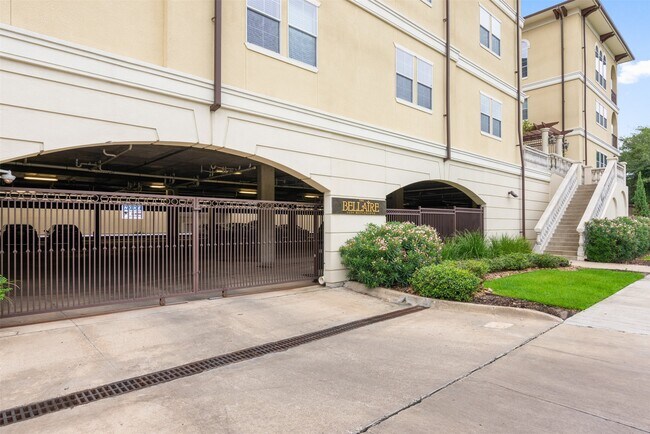7134 Mapleridge St in Houston, TX - Building Photo - Building Photo