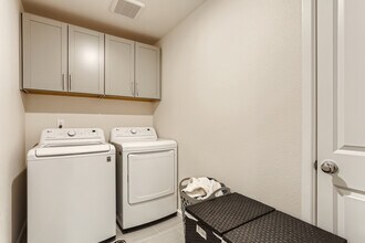 10565 Paris St in Commerce City, CO - Foto de edificio - Building Photo