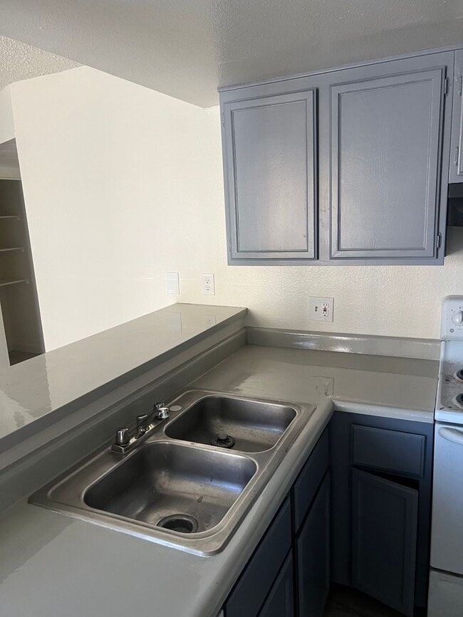 4841 E Craig Rd in Las Vegas, NV - Building Photo - Building Photo