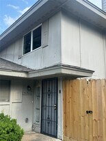 5650 Birchmont Dr in Houston, TX - Building Photo