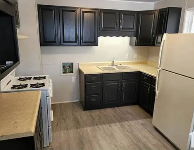 property at 1101 N Mckinley Ave
