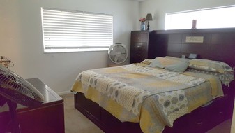 7809 NW 71st Ct Apartamentos