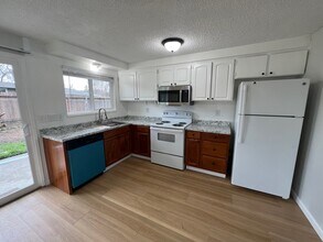 3100 Juanipero Way in Medford, OR - Building Photo - Building Photo