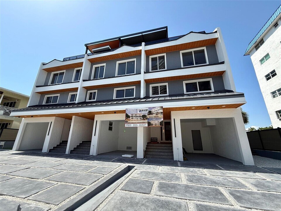 3826 NE 171st St in Miami, FL - Building Photo