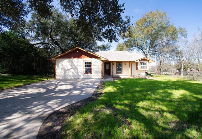 518 S Masonic St in Bellville, TX - Building Photo - Building Photo