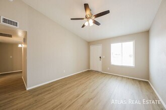 8008 W Yucca St in Peoria, AZ - Building Photo - Building Photo