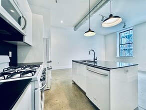 8 Erie St in Jersey City, NJ - Building Photo - Building Photo