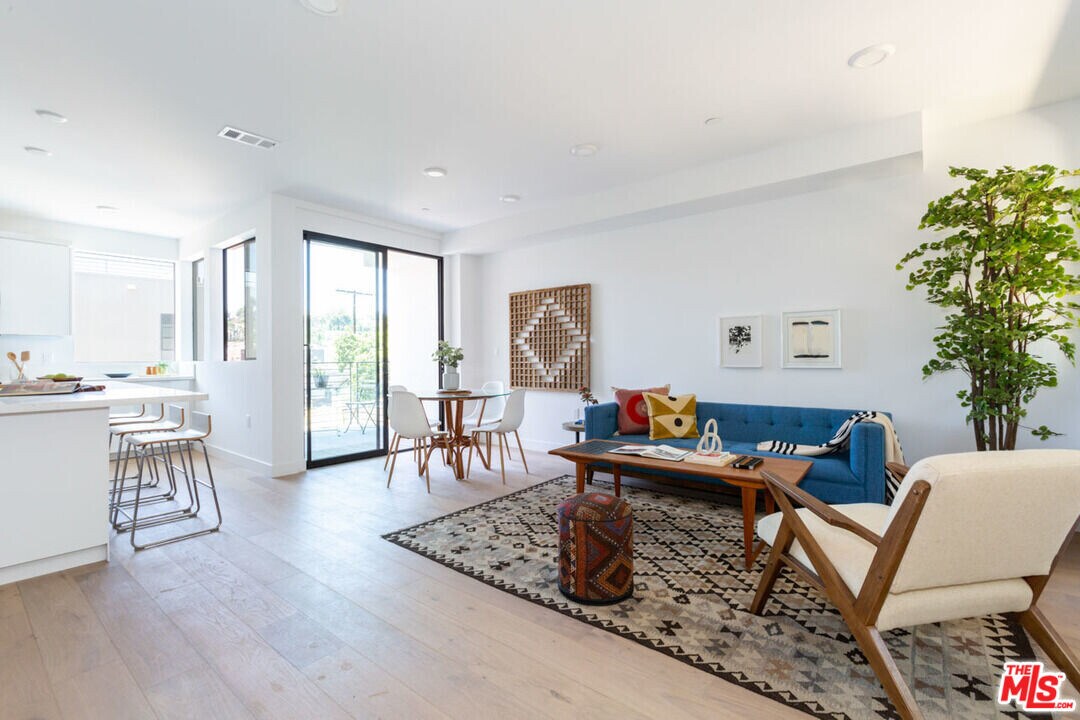 2146 Clifford St in Los Angeles, CA - Building Photo