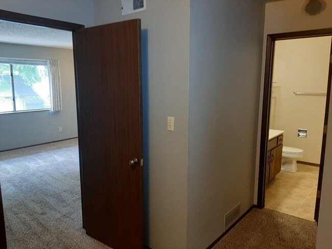 1415 N Main St-Unit -4 in Hutchinson, KS - Building Photo - Building Photo