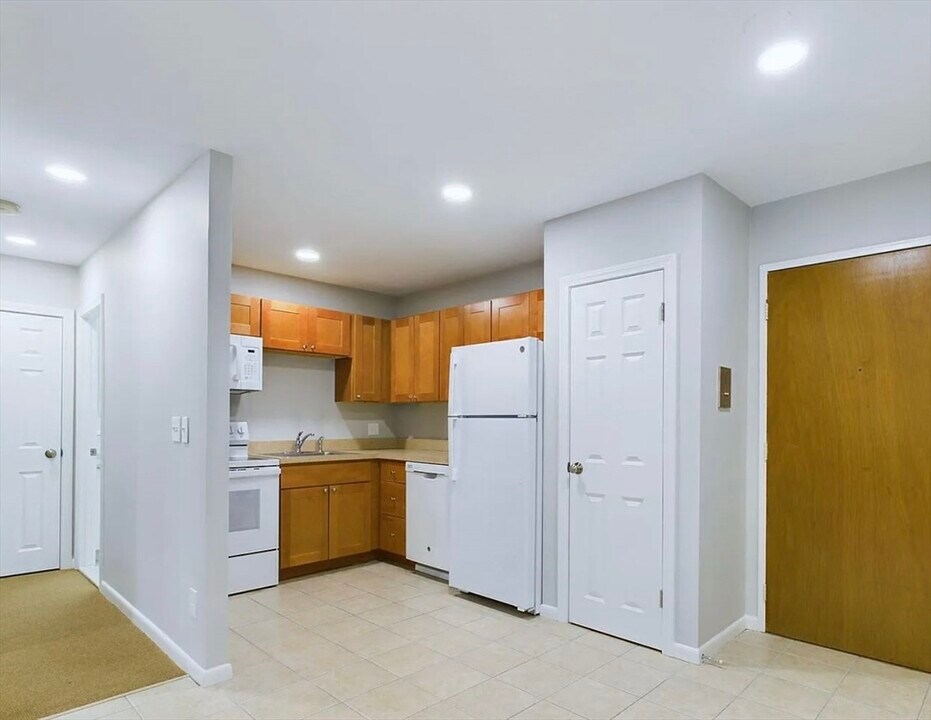 445 Pleasant St in Weymouth, MA - Building Photo