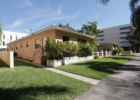 221-223 Antiquera Ave in Coral Gables, FL - Building Photo