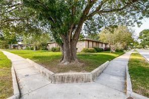 5502 Dumfries Dr in Houston, TX - Building Photo - Building Photo