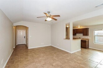 8108 Raleigh Dr in Fort Worth, TX - Foto de edificio - Building Photo