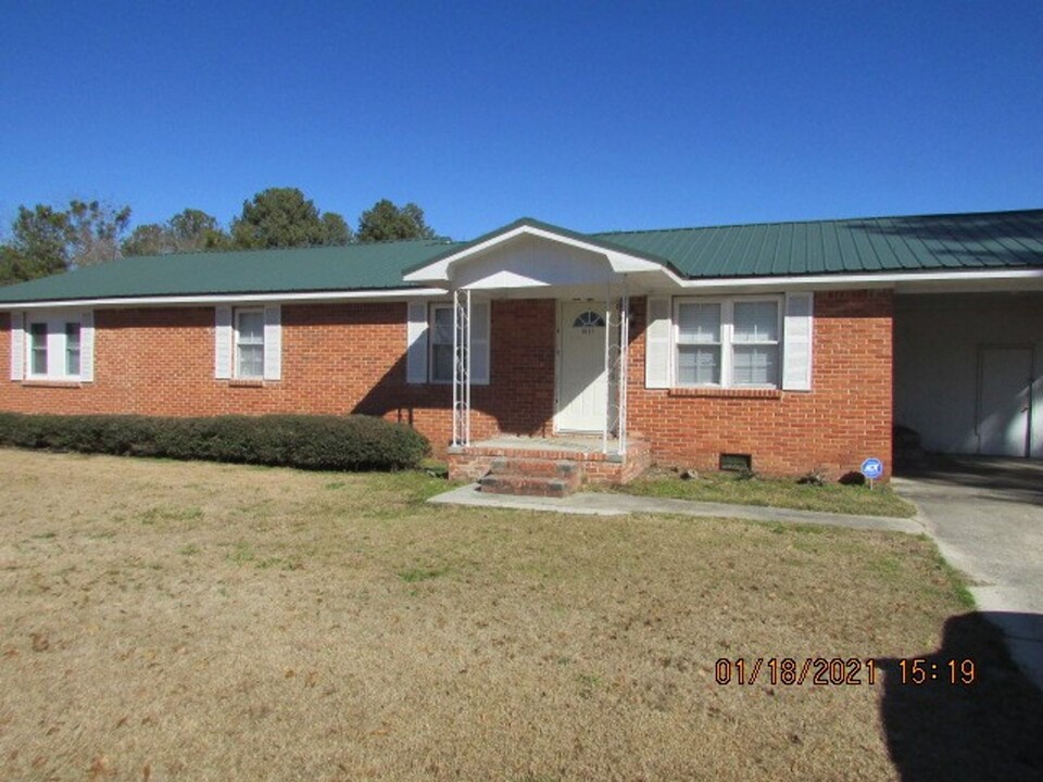 1017 California in Sumter, SC - Building Photo