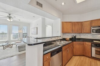 2299 Lone Star Dr, Unit 346 in Sugar Land, TX - Building Photo - Building Photo